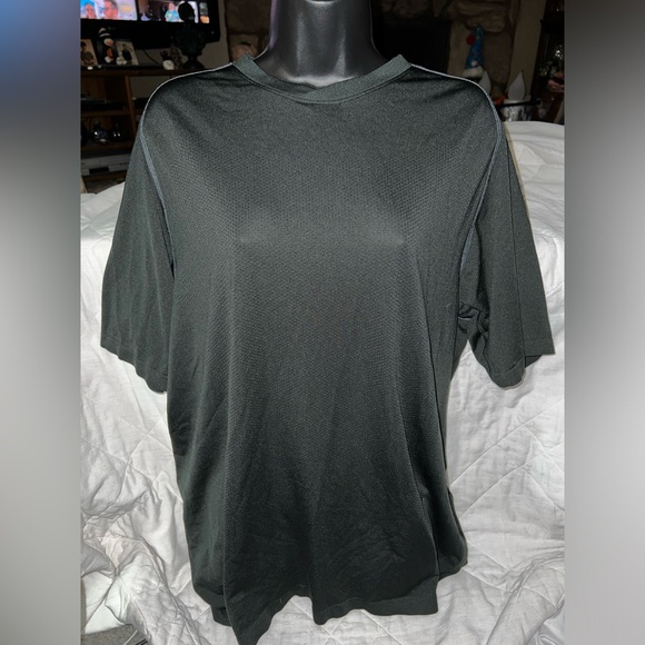 Lululemon Metal Vent Tech Short Sleeve V Neck - Picture 1 of 11